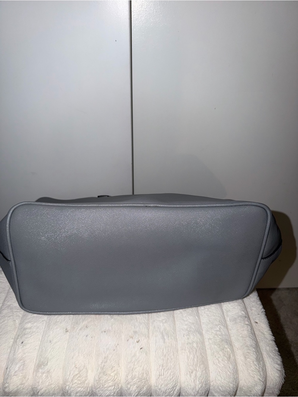 Marc Jacobs Light Gray Leather Tote with Luggage Tag - Picture 3 of 4